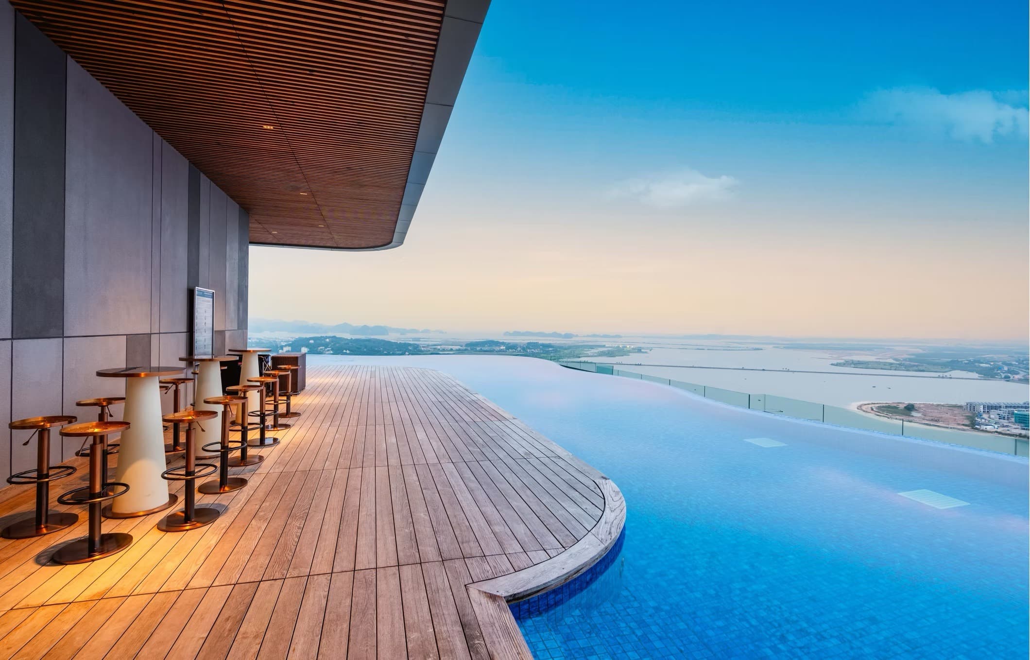 À La Carte Hotels: Da Nang & Ha Long