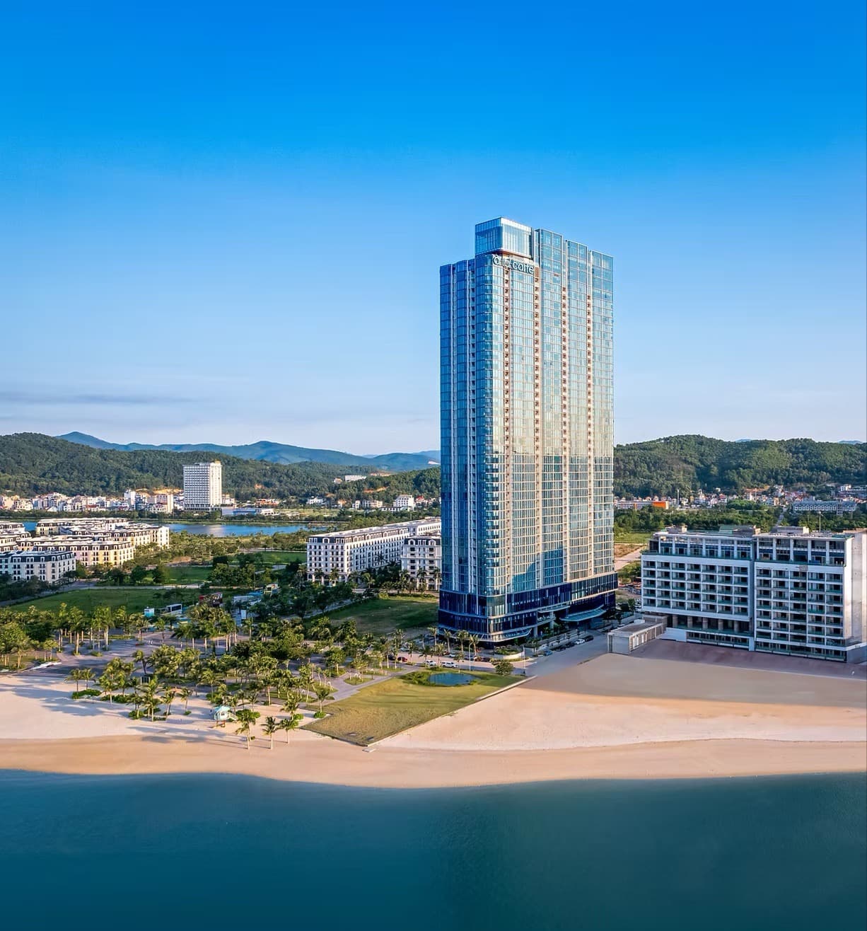 À La Carte Hotels: Da Nang & Ha Long